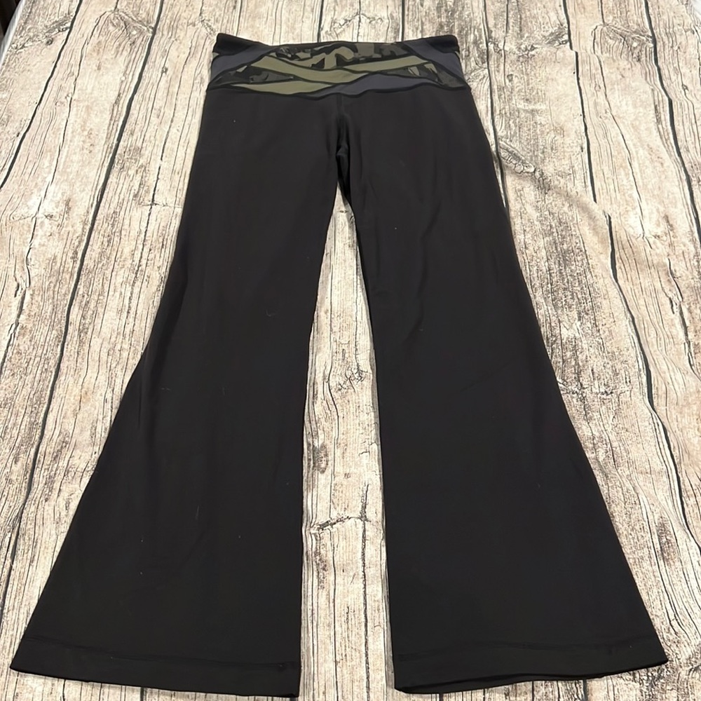 Classic Lululemon high rise Groove Pants Yoga Pants size 8